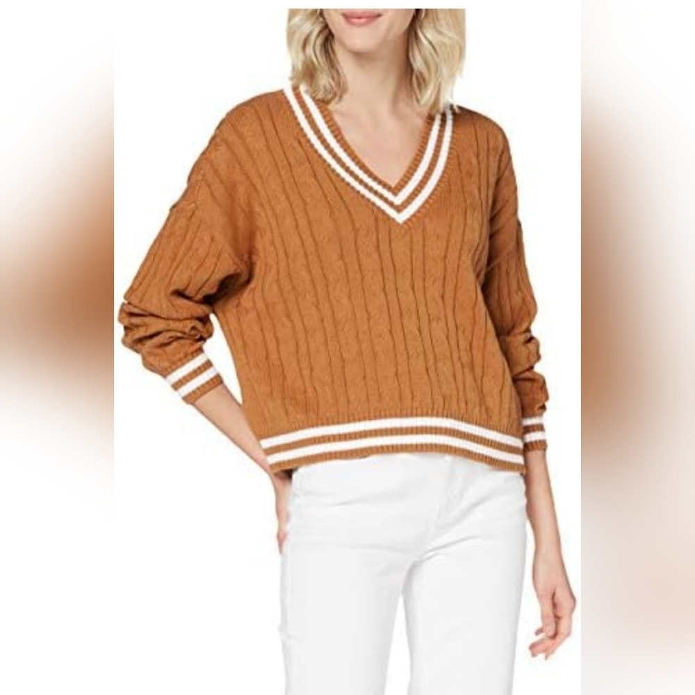 V-Neck Cable Knit Sweater - Tan